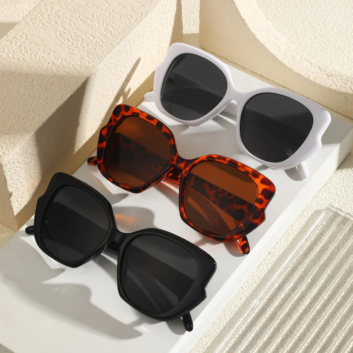 Sunglasses Men Sunglasses for Women Vintage Hip-hop Punk Style Sunglasses, Suitable for Mountaineering, Tourism, and Beach Use
Sunglasses Men Sunglasses for Women Vintage Hip-hop Punk Style Sunglasses, Suitable for Mountaineering, Tourism, and Beach Use