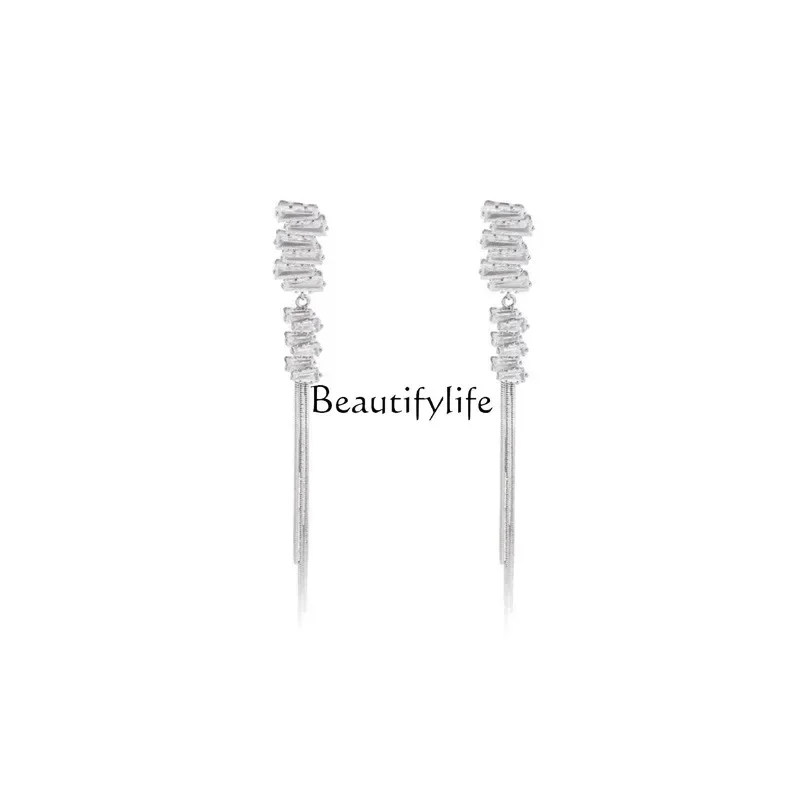 Advanced temperament Irregular zircon fringed long earrings Light luxury stud earrings
Advanced temperament Irregular zircon fringed long earrings Light luxury stud earrings