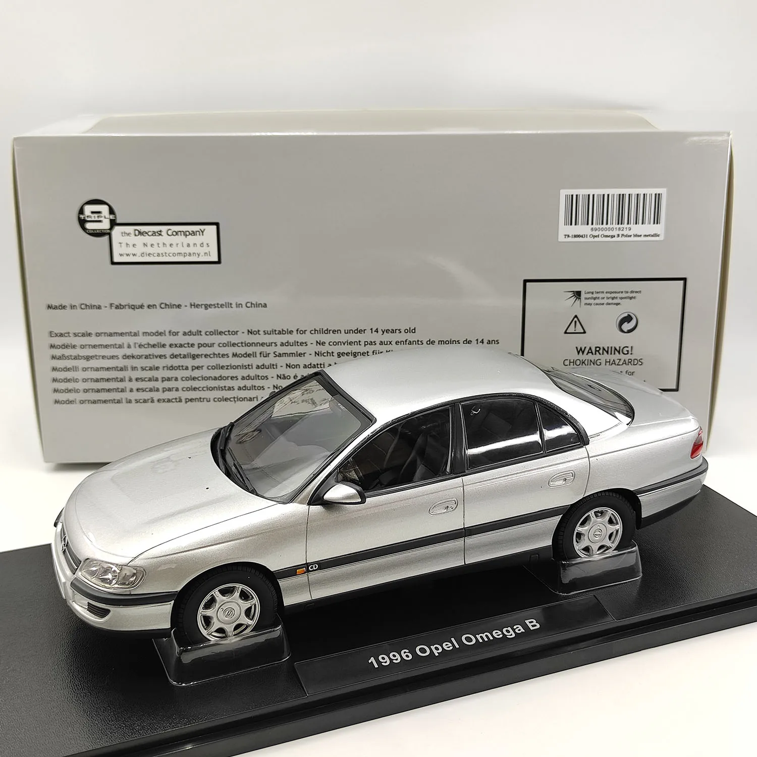 Diecast TRIPLE9 1:18 Scale 1996 Opel Omega B Alloy Car Model Collectible Toy Gift Souvenir Display Ornament
Diecast TRIPLE9 1:18 Scale 1996 Opel Omega B Alloy Car Model Collectible Toy Gift Souvenir Display Ornament