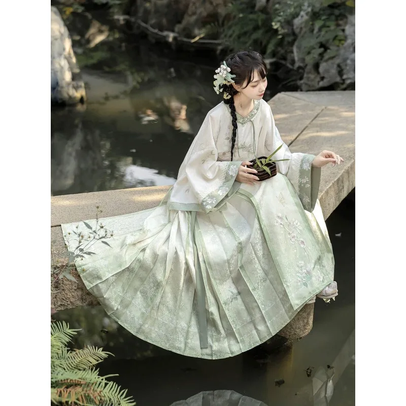 Hanfu women's spring and autumn Chinese style improved Han element round neck robe horse skirt set
Hanfu women's spring and autumn Chinese style improved Han element round neck robe horse skirt set