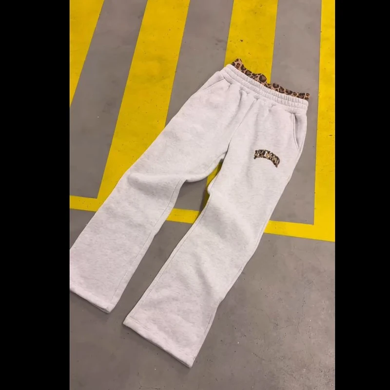 Осенне-зимние новые толстые брюки, теплые американские стильные Y2K, простые повседневные универсальные модные мужские и женские одинаковые брюки
Осенне-зимние новые толстые брюки, теплые американские стильные Y2K, простые повседневные универсальные модные мужские и женские одинаковые брюки