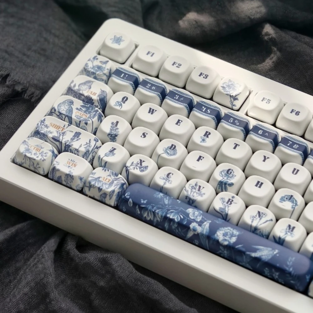 MAIMOOO сине-белый фарфоровый колпачок MOA Profile Mystic Garden Theme PBT на заказ ретро колпачки для механической клавиатуры MX
MAIMOOO сине-белый фарфоровый колпачок MOA Profile Mystic Garden Theme PBT на заказ ретро колпачки для механической клавиатуры MX