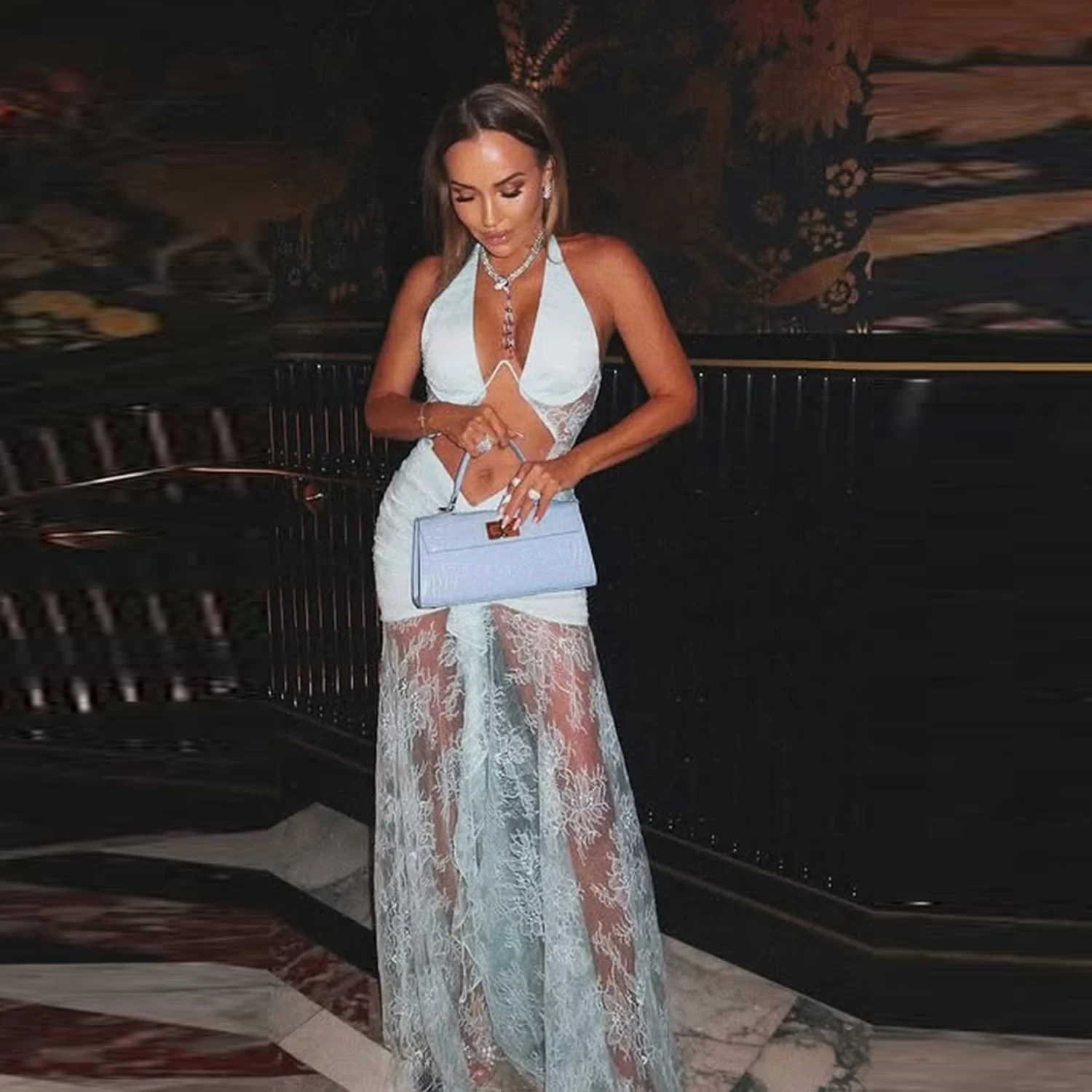 Deep V Neck Lace See Through Prom Dress Sexy Halter Mermaid Floor Length Evening Gowns Girls Formal Occasion Party Dress Robe
Deep V Neck Lace See Through Prom Dress Sexy Halter Mermaid Floor Length Evening Gowns Girls Formal Occasion Party Dress Robe