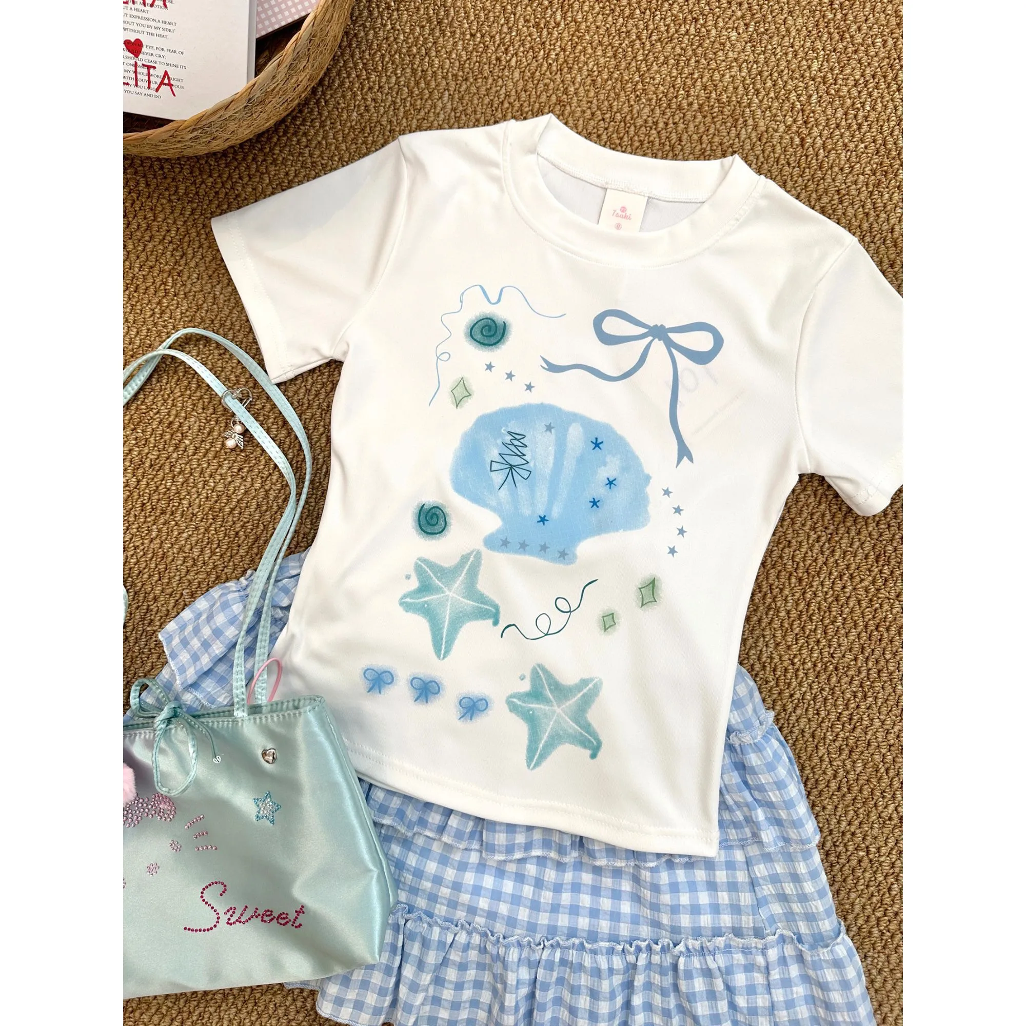 Летняя облегающая женская футболка с круглым вырезом и короткими рукавами в корейском стиле с принтом
Летняя облегающая женская футболка с круглым вырезом и короткими рукавами в корейском стиле с принтом