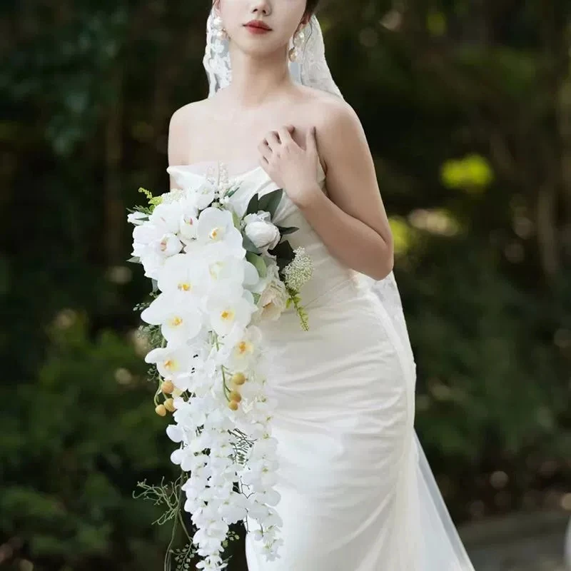 Wedding Bouquet for bride White Teardrop Wedding Bouquet | Frost-Resistant Tulips & Wisteria | Eco-Preserved for Weddings
Wedding Bouquet for bride White Teardrop Wedding Bouquet | Frost-Resistant Tulips & Wisteria | Eco-Preserved for Weddings