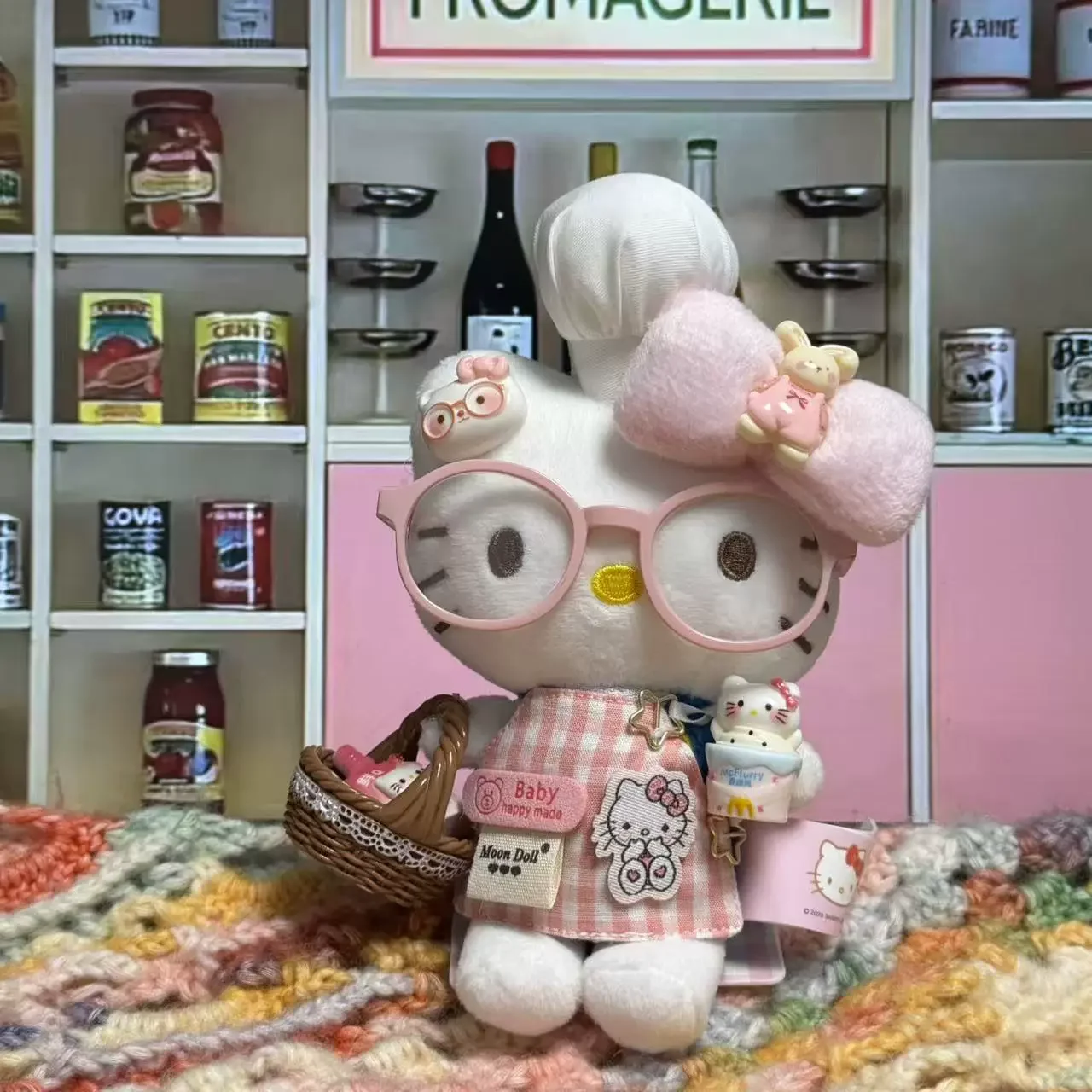 Плюшевый брелок Hello Kitty с дизайном шапки шеф-повара, фартука в клетку и очков, милый плюшевый кулон-кукла для повседневного декора, аксессуар для женской сумки
Плюшевый брелок Hello Kitty с дизайном шапки шеф-повара, фартука в клетку и очков, милый плюшевый кулон-кукла для повседневного декора, аксессуар для женской сумки