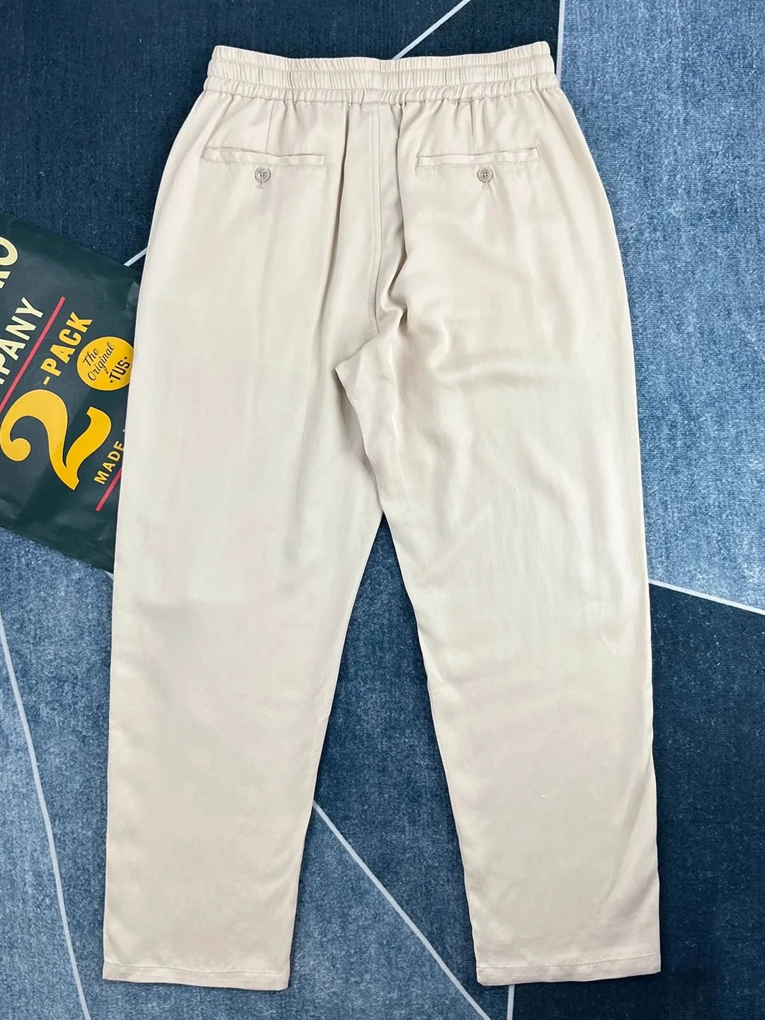 High-End Men's Casual Pants Silk Loose Straight Leg Thin Smooth American Sle Pure Color Trendy Loose Trousers for Spring Au...
High-End Men's Casual Pants Silk Loose Straight Leg Thin Smooth American Sle Pure Color Trendy Loose Trousers for Spring Au...