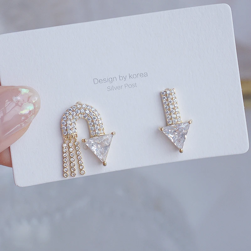 Асимметричные серьги со стрелками и кисточками, драгоценный камень, прозрачный кубический цирконий для корейских женщин, модные повседневные ювелирные изделия, кулон
Асимметричные серьги со стрелками и кисточками, драгоценный камень, прозрачный кубический цирконий для корейских женщин, модные повседневные ювелирные изделия, кулон
