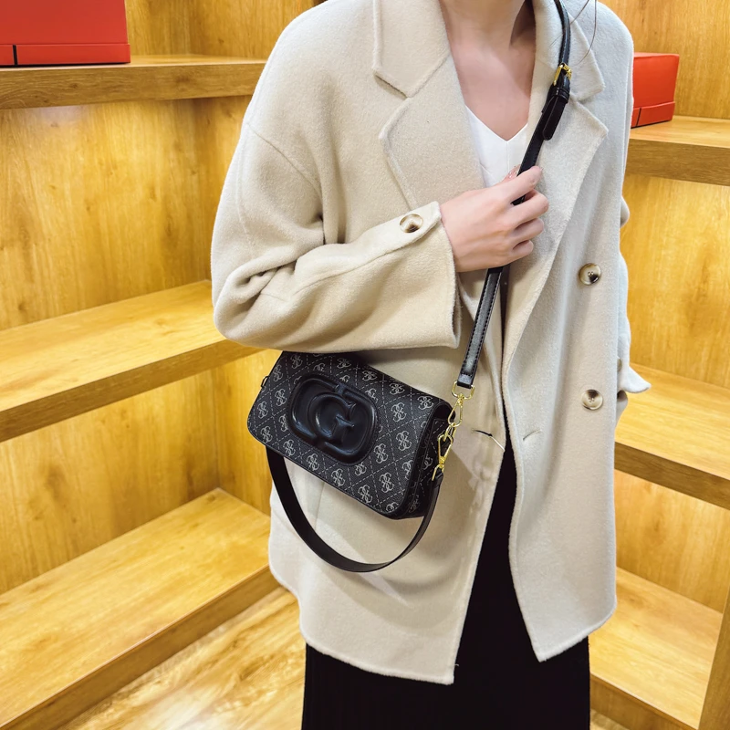 Elegant Genuine Leather Handbag for Women, Popular Classic Shoulder Bag Style By Luxury Brand Ladies Famous Designer
Elegant Genuine Leather Handbag for Women, Popular Classic Shoulder Bag Style By Luxury Brand Ladies Famous Designer