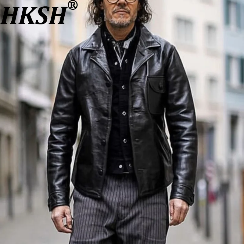 HKSH весенне-осенняя новая мужская модная куртка из искусственной кожи с отложным воротником и узкой талией, плиссированное модное повседневное пальто Ins HK13304 
HKSH весенне-осенняя новая мужская модная куртка из искусственной кожи с отложным воротником и узкой талией, плиссированное модное повседневное пальто Ins HK13304