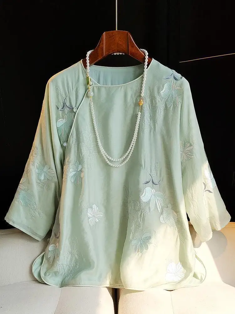 Loose Embroidered Round Neck Dance Blouse with Traditional Frog Buttons – Classical Stage Costume Top for Women
Loose Embroidered Round Neck Dance Blouse with Traditional Frog Buttons – Classical Stage Costume Top for Women