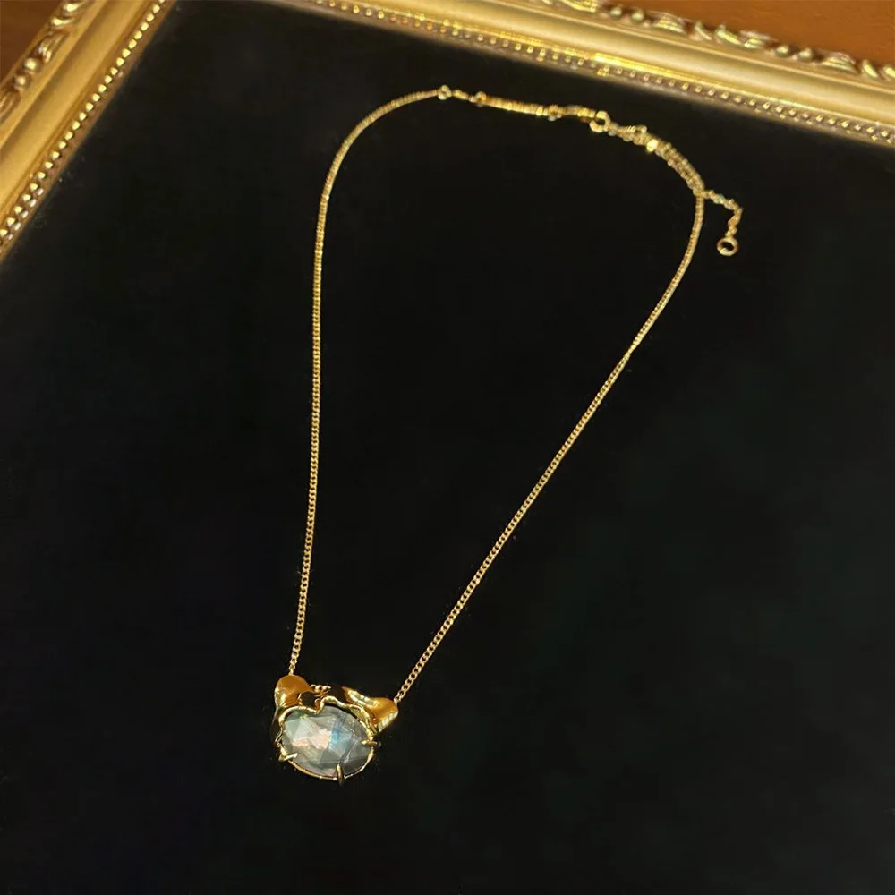 Antique copper set with oval rhinestones and plain gold necklace for women jewlry whosale
Antique copper set with oval rhinestones and plain gold necklace for women jewlry whosale