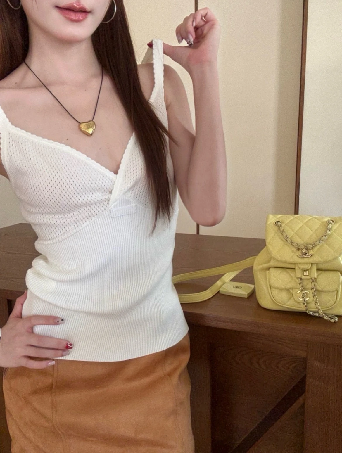 MM Letter Gentle Pure Desire Mesh Knitted Strap Vest Women Summer Slim Fit Inner Wear Top V-neck Sleeveless Moisture Wicking
MM Letter Gentle Pure Desire Mesh Knitted Strap Vest Women Summer Slim Fit Inner Wear Top V-neck Sleeveless Moisture Wicking