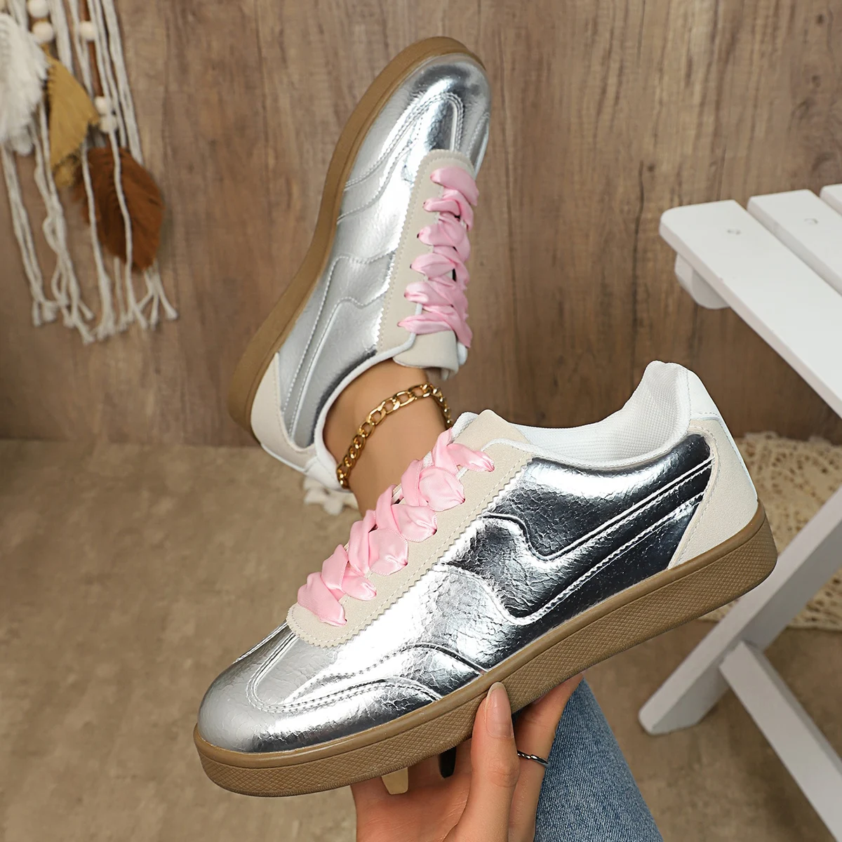 Универсальная женская обувь в стиле ретро, модная темпераментная женская повседневная обувь, удобные легкие женские туфли на плоской подошве, нескользящие простые одинарные туфли
Универсальная женская обувь в стиле ретро, модная темпераментная женская повседневная обувь, удобные легкие женские туфли на плоской подошве, нескользящие простые одинарные туфли