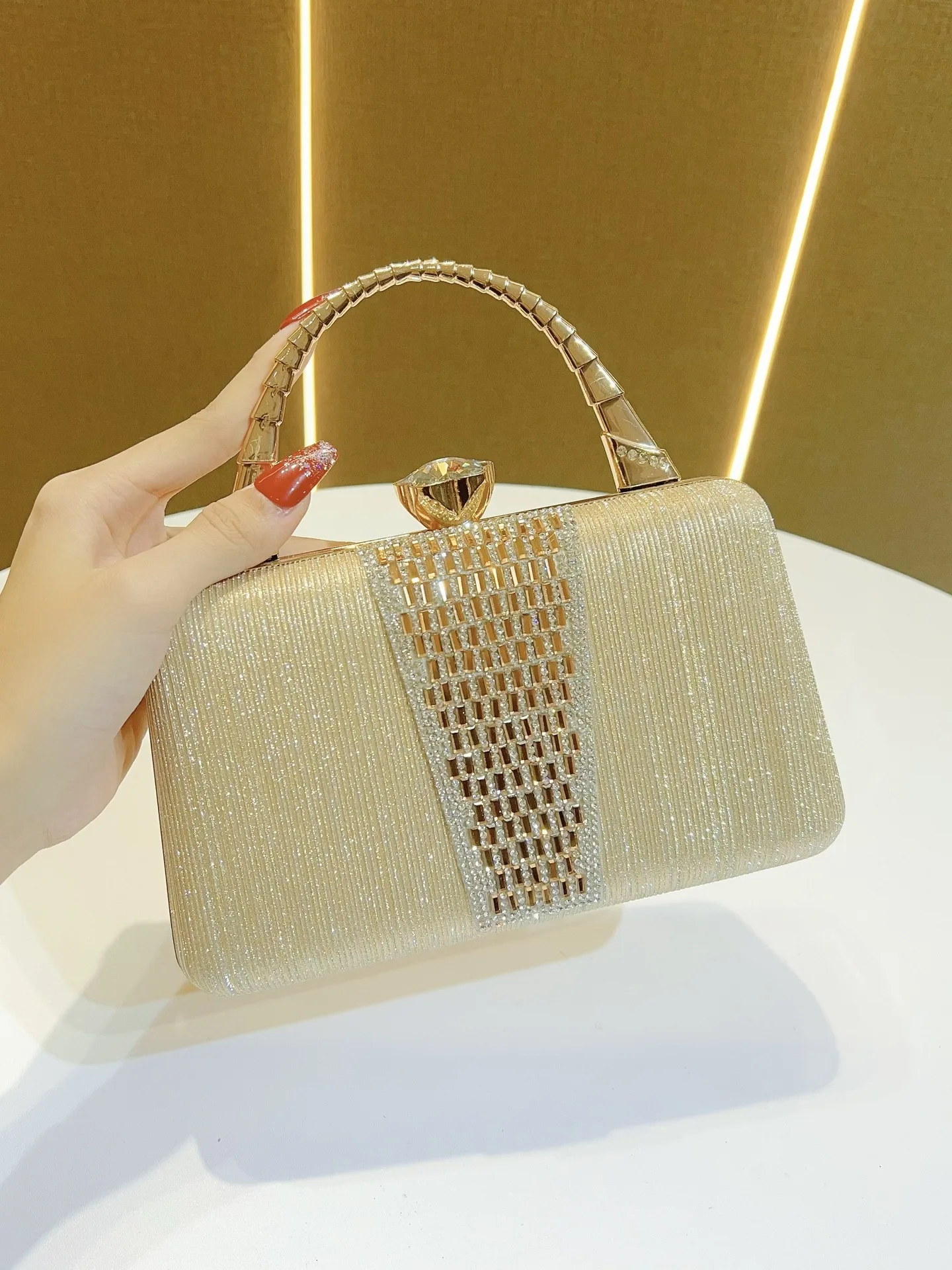 Shiny Rhinestones Elegant Evening Clutch Exquisite Stylish Dignified Refined Chic Luxurious Handbag For Banquets Dinner Party
Shiny Rhinestones Elegant Evening Clutch Exquisite Stylish Dignified Refined Chic Luxurious Handbag For Banquets Dinner Party