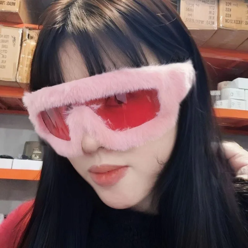 Fuzzy Plush Winter Fashion Sunglasses Cute Furry Frame Pink Blue Lens Vintage Retro Polarized UV400 Protection Unisex Party Gift
Fuzzy Plush Winter Fashion Sunglasses Cute Furry Frame Pink Blue Lens Vintage Retro Polarized UV400 Protection Unisex Party Gift