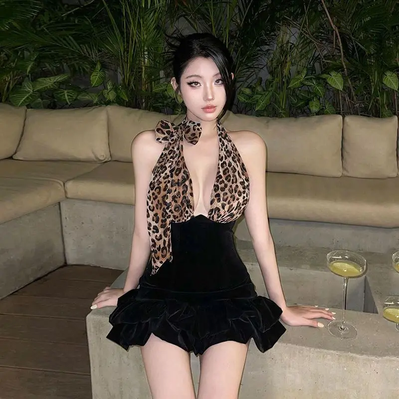 Sexy Leopard Print V-Neck Lace-Up Halter Neck Party Dress Women Fashion Stitching Short Dress Americana Ruffles
Sexy Leopard Print V-Neck Lace-Up Halter Neck Party Dress Women Fashion Stitching Short Dress Americana Ruffles