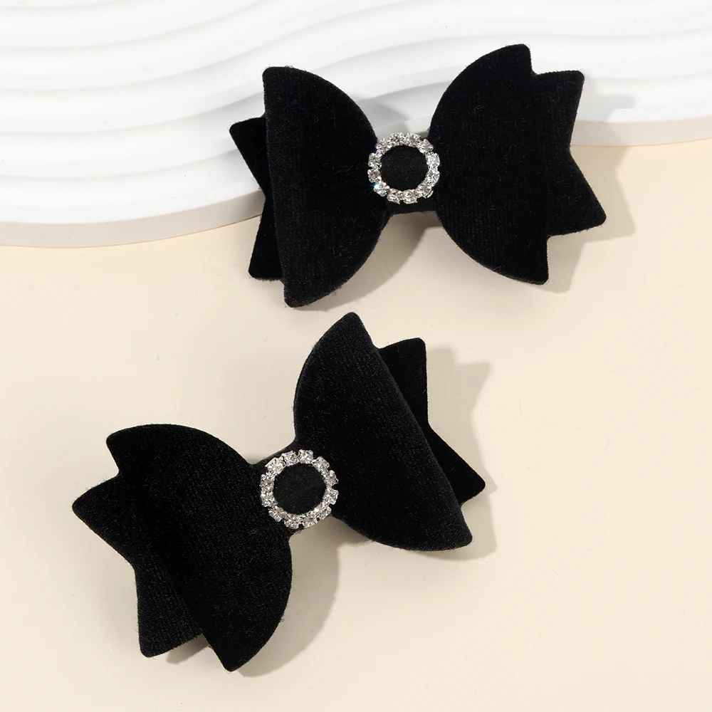 2Pcs Solid Velvet Temperament Bow Hair Clips Elegant Rhinestones Hairpins For Girls Children Trendy Headwear Hair Accessories
2Pcs Solid Velvet Temperament Bow Hair Clips Elegant Rhinestones Hairpins For Girls Children Trendy Headwear Hair Accessories