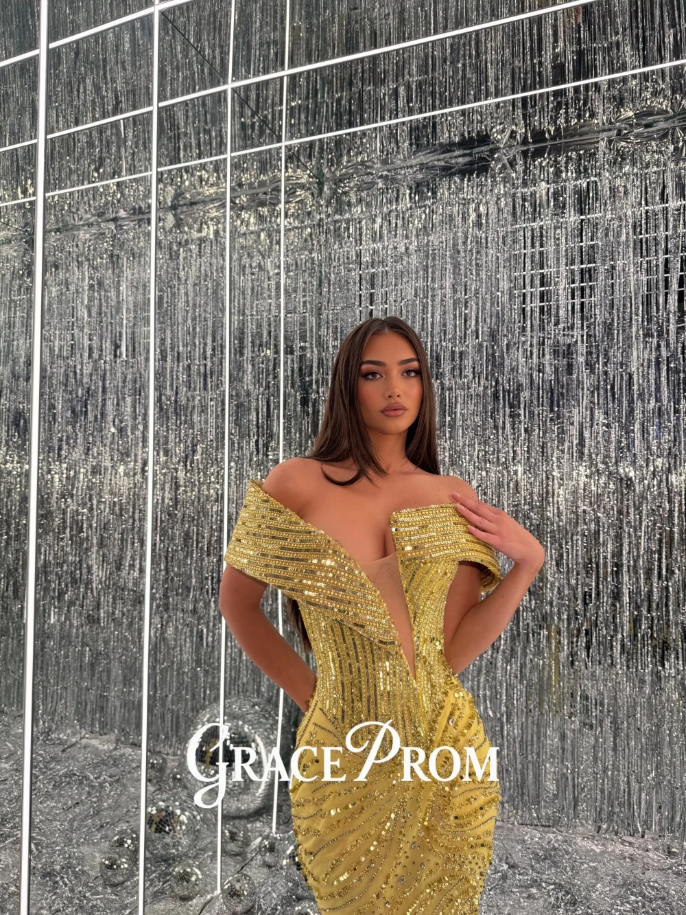 Грейспром Блестящее вечернее платье с открытыми плечами 2026, ковровое платье в полоску с блестками, модное вечернее платье трапециевидной формы длиной до пола
Грейспром Блестящее вечернее платье с открытыми плечами 2026, ковровое платье в полоску с блестками, модное вечернее платье трапециевидной формы длиной до пола