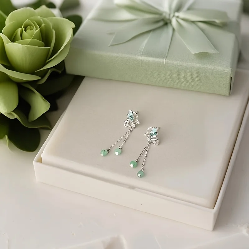 A pair of S925 silver butterfly tassel earrings with green beads | Elegant new, ideal for casual wear and parties, Chinese style, daily and gift giving
A pair of S925 silver butterfly tassel earrings with green beads | Elegant new, ideal for casual wear and parties, Chinese style, daily and gift giving