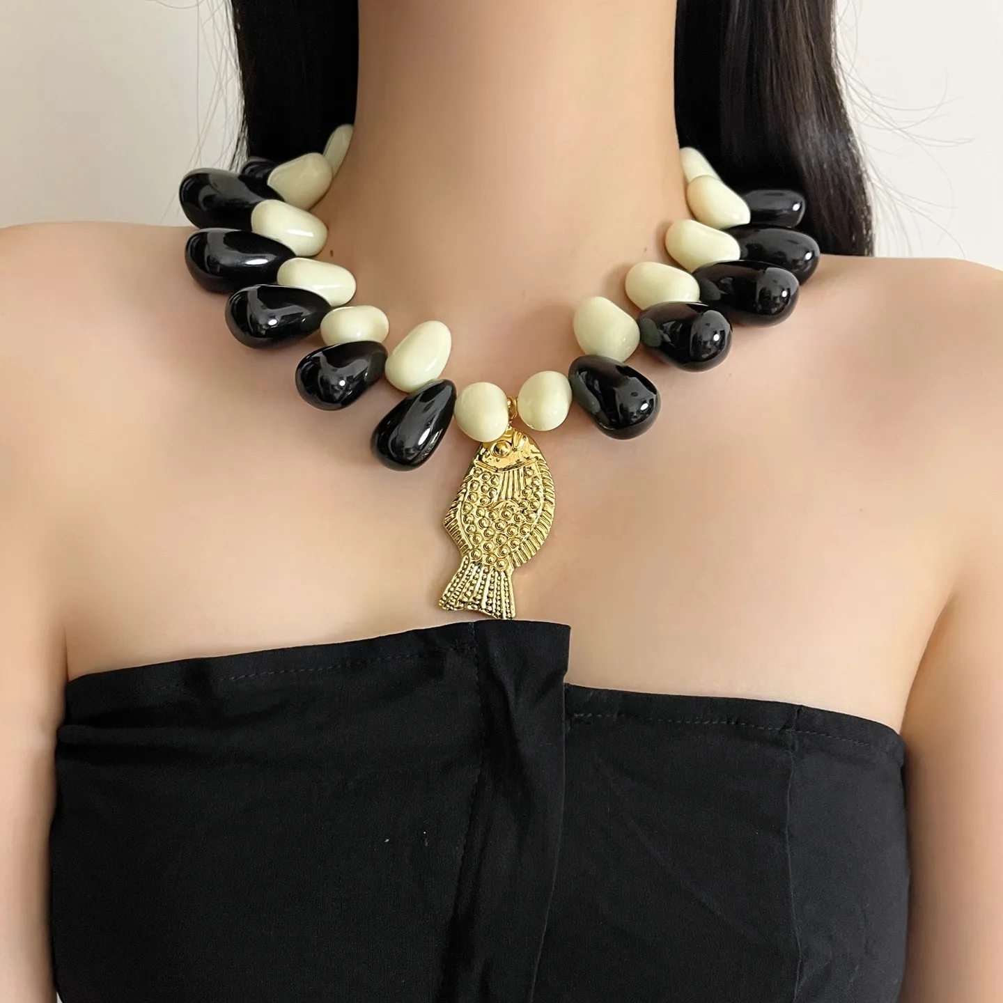 New Bohemian Exaggerated Fish Pendant Beaded Necklace for Women Trendy Jewelry accessory With Ocean Vacation Style Summer
New Bohemian Exaggerated Fish Pendant Beaded Necklace for Women Trendy Jewelry accessory With Ocean Vacation Style Summer
