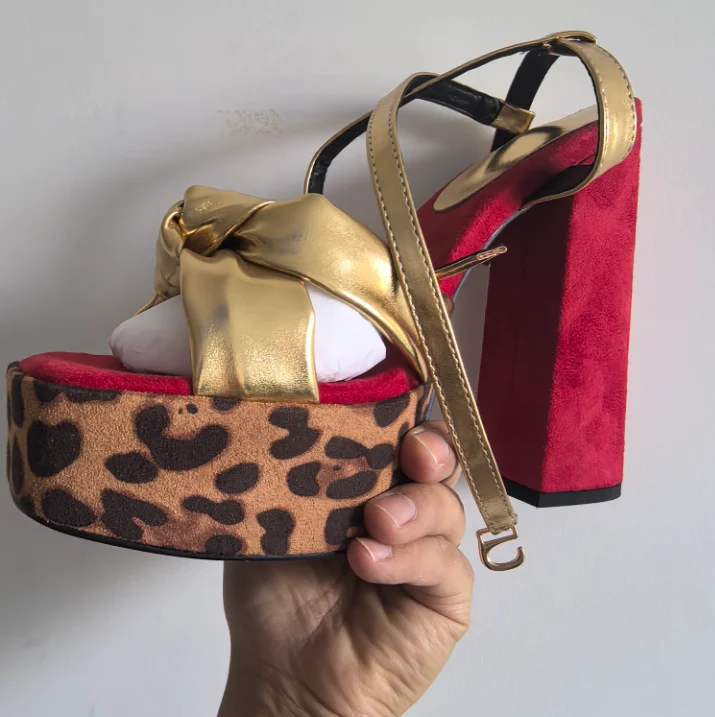 2026, пикантные сандалии на шнуровке с принтом для свадебной вечеринки, летние модные женские туфли на высоком каблуке в европейском и американском стиле для ночного клуба, размер 34-43
2026, пикантные сандалии на шнуровке с принтом для свадебной вечеринки, летние модные женские туфли на высоком каблуке в европейском и американском стиле для ночного клуба, размер 34-43