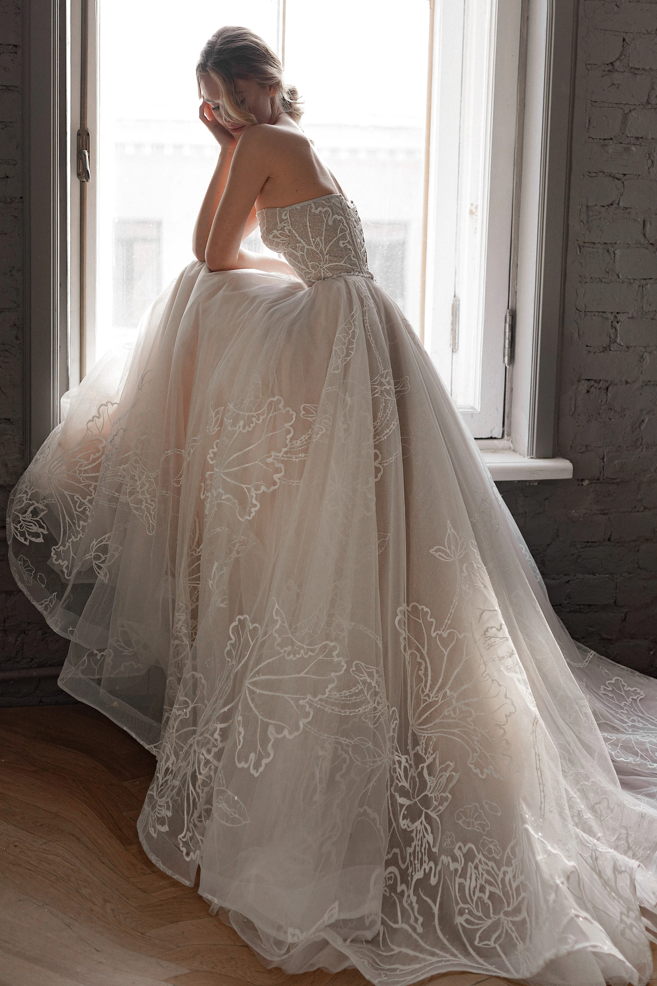 Customize Luxurious Sweetheart 3d Flower Lace Bridal Grown A Line Wedding Dresses Custom Made 2026 Vestido De Noival No Sleeves
Customize Luxurious Sweetheart 3d Flower Lace Bridal Grown A Line Wedding Dresses Custom Made 2026 Vestido De Noival No Sleeves