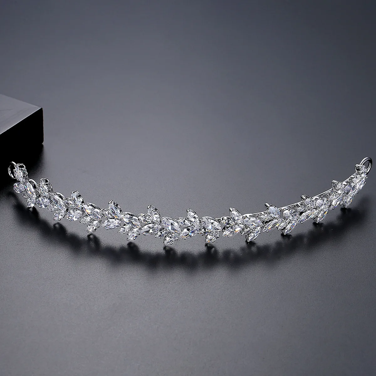 Свадебная тиара для свадьбы, аксессуары для волос, циркониевые короны, диадемы для женщин и девочек, 15-летний день рождения, выпускной, украшения для волос, головной убор
Свадебная тиара для свадьбы, аксессуары для волос, циркониевые короны, диадемы для женщин и девочек, 15-летний день рождения, выпускной, украшения для волос, головной убор