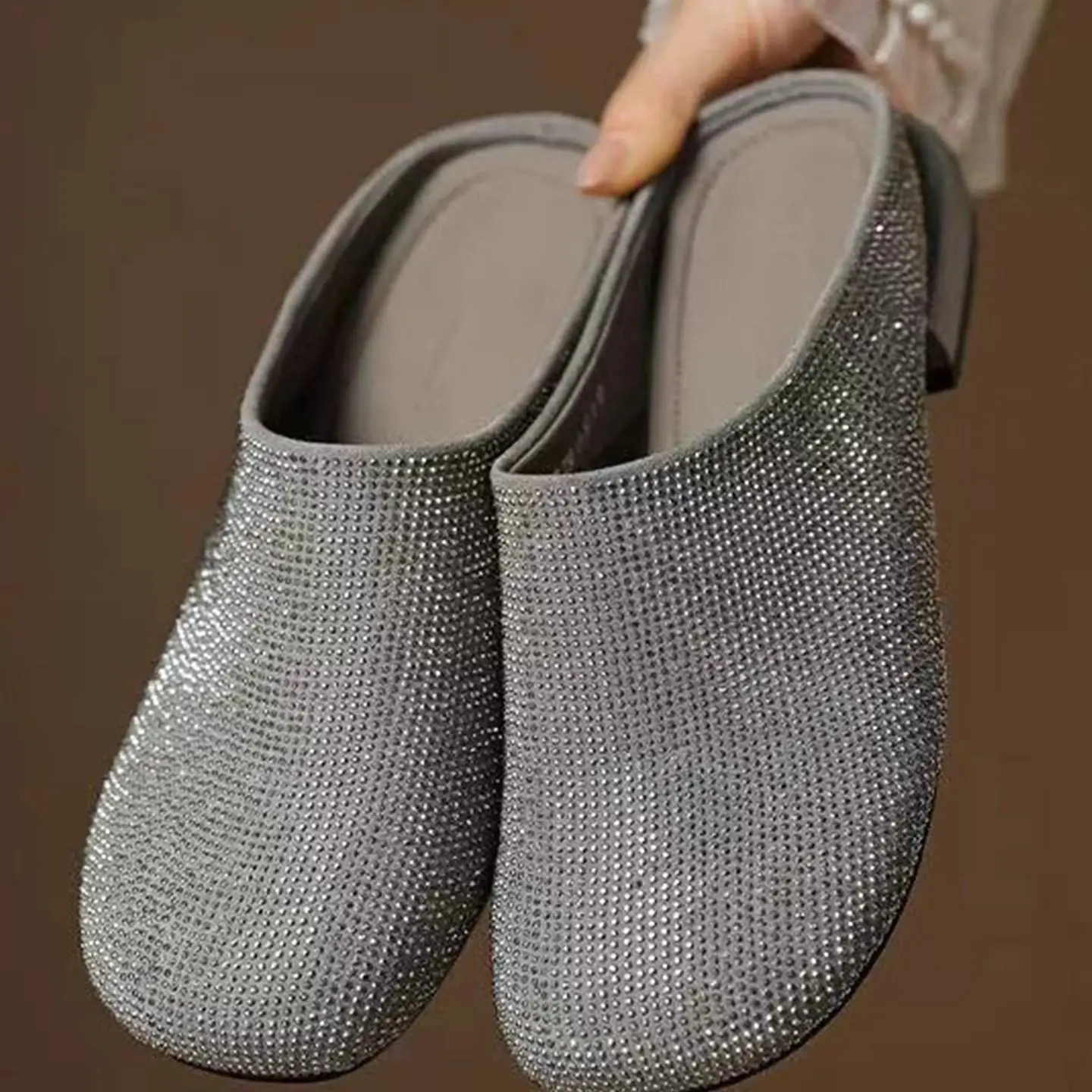 Slippers Women's Outer Wear 2026 New Summer Bright Diamond Bag Head Half Drag Fairy Wind with Skirt Thick Heel Muller Shoes
Slippers Women's Outer Wear 2026 New Summer Bright Diamond Bag Head Half Drag Fairy Wind with Skirt Thick Heel Muller Shoes