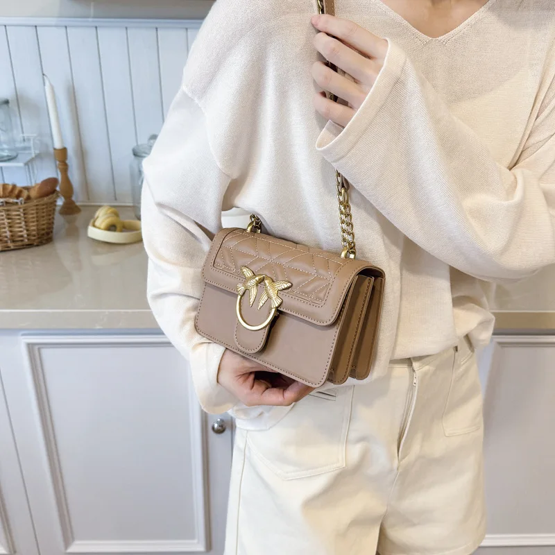 2025 Refined Shoulder Bag, Elevated Convertible Crossbody Purse for Women, Urban Commuter Day To Night Tote Hand Bags for Women
2025 Refined Shoulder Bag, Elevated Convertible Crossbody Purse for Women, Urban Commuter Day To Night Tote Hand Bags for Women