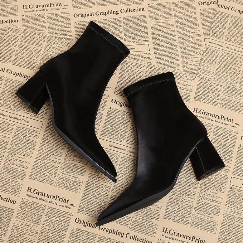 Shoes Female 2025 Fashion Ankle Women's Boots Hot Sale Pointed Toe Office and Career New Plus Size Solid Shoes for Women Zapatos
Shoes Female 2025 Fashion Ankle Women's Boots Hot Sale Pointed Toe Office and Career New Plus Size Solid Shoes for Women Zapatos