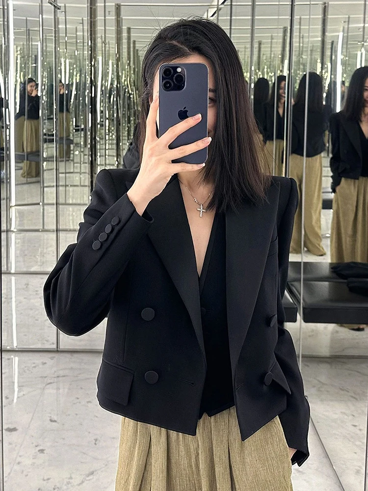 Черный элегантный укороченный пиджак для женщин: модный дизайн, стройнящий силуэт, универсальный уличный стиль, маленький размер, в западном стиле, FFmiss
Черный элегантный укороченный пиджак для женщин: модный дизайн, стройнящий силуэт, универсальный уличный стиль, маленький размер, в западном стиле, FFmiss