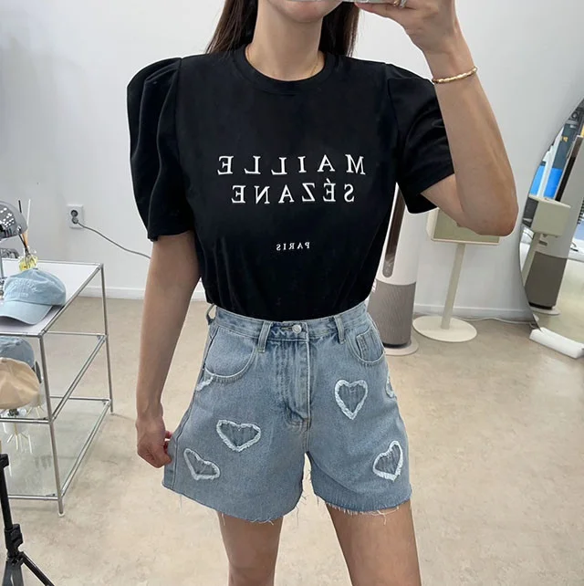 Retro Washed High Waist Wide Leg Short Jeans Women's Heart Patch Splicing Denim Shorts Cute Frayed Hot Pants Spring Summer
Retro Washed High Waist Wide Leg Short Jeans Women's Heart Patch Splicing Denim Shorts Cute Frayed Hot Pants Spring Summer