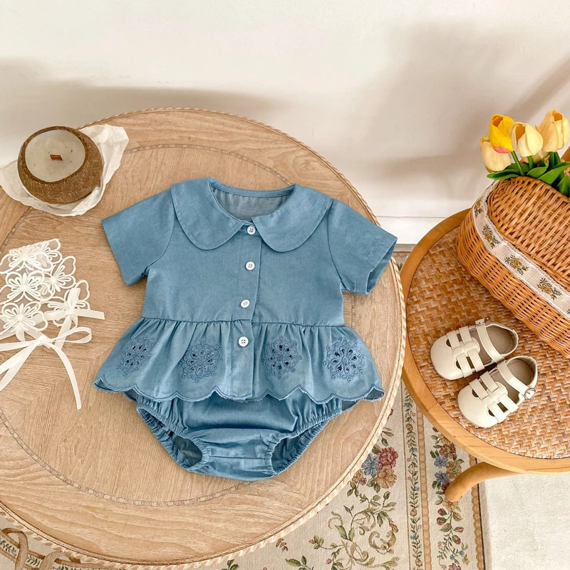 New summer baby clothing for girls aged 0-3. Two piece set of hollowed out embroidered denim top and buttocks pants
New summer baby clothing for girls aged 0-3. Two piece set of hollowed out embroidered denim top and buttocks pants