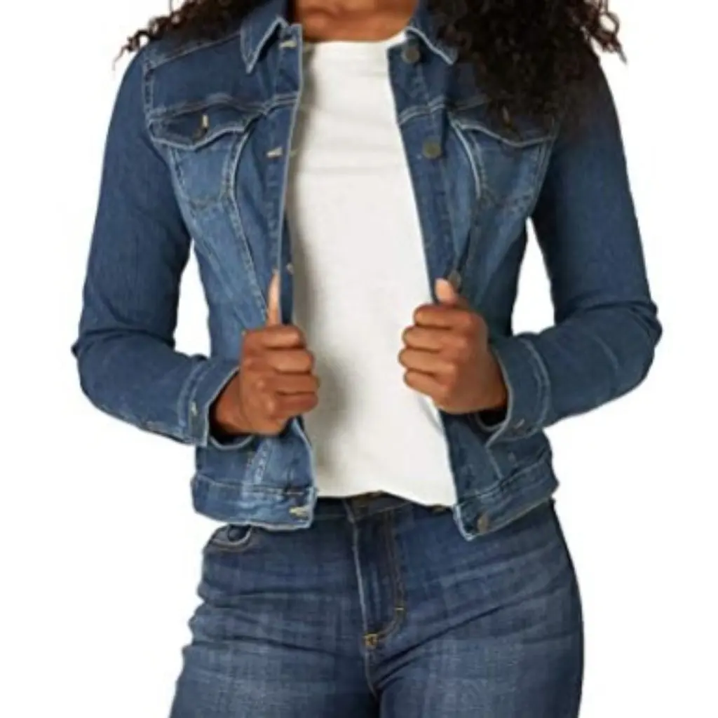Женская приталенная джинсовая куртка с длинными рукавами, короткая европейская и американская модная верхняя одежда для женщин
Женская приталенная джинсовая куртка с длинными рукавами, короткая европейская и американская модная верхняя одежда для женщин