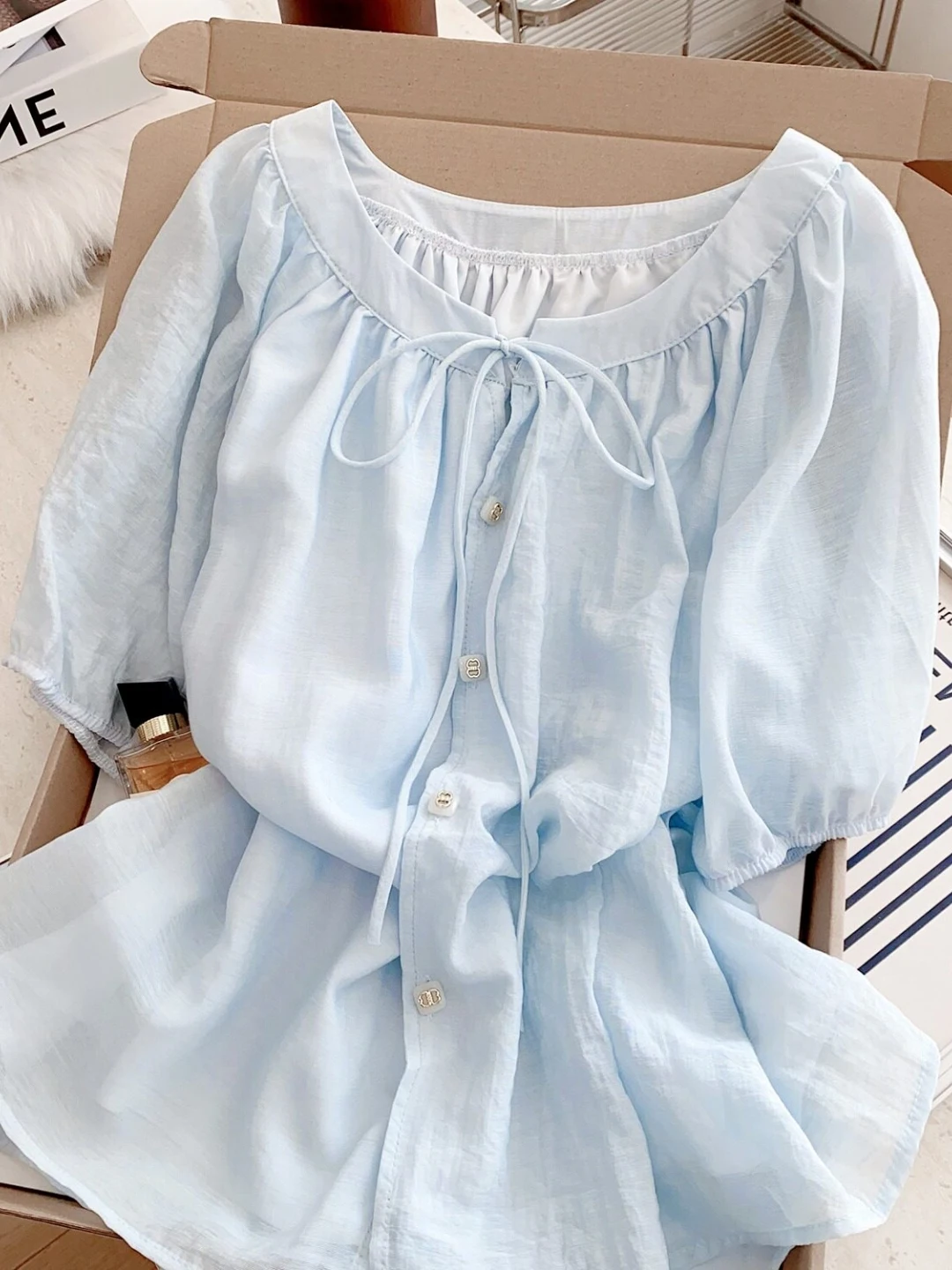 Gentle Breeze Style Bubble Sleeve Shirt Women's New Summer 2026 Waist Cinched Slimming Top Doll Shirt Polyester Fiber Short S...
Gentle Breeze Style Bubble Sleeve Shirt Women's New Summer 2026 Waist Cinched Slimming Top Doll Shirt Polyester Fiber Short S...