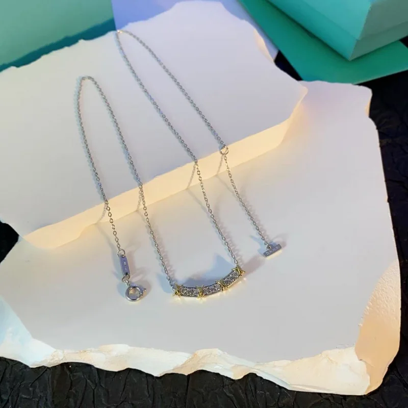 Fashionable Dual-Color Cross Diamond Necklace Women's Luxury Style Jewelry Versatile Choker Design New 2025
Fashionable Dual-Color Cross Diamond Necklace Women's Luxury Style Jewelry Versatile Choker Design New 2025