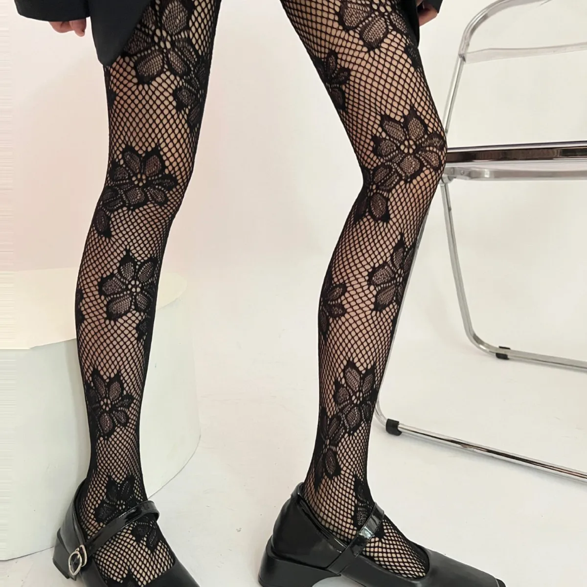 Retro floral sexy lace tights European and American hot girl style individual large flower mesh tights sheer thin silk tights.
Retro floral sexy lace tights European and American hot girl style individual large flower mesh tights sheer thin silk tights.