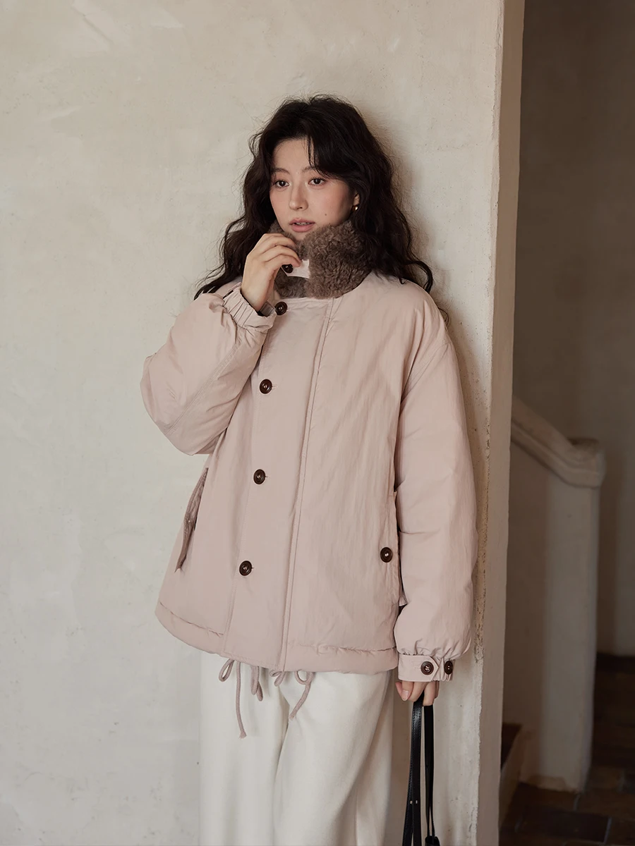 Зимняя женская куртка-пуховик Ximeng с розовым меховым воротником, воротником-стойкой, теплая, в корейском стиле, повседневная, для работы, на пуху, модель Sle Du
Зимняя женская куртка-пуховик Ximeng с розовым меховым воротником, воротником-стойкой, теплая, в корейском стиле, повседневная, для работы, на пуху, модель Sle Du