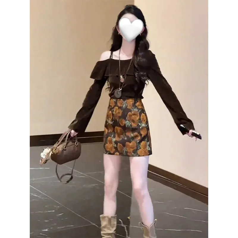 Ранняя осень, комплект корейской моды из двух предметов с бархатной юбкой с наклонными плечами и длинными рукавами с цветочным принтом
Ранняя осень, комплект корейской моды из двух предметов с бархатной юбкой с наклонными плечами и длинными рукавами с цветочным принтом