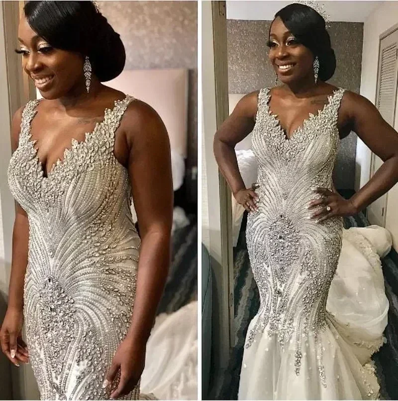 Customized Mermaid Crystals Arabic Dubai Plus Size Wedding Dress V Neck Floral Beaded Sparkly Cathedral Train Tulle Bridal Gown
Customized Mermaid Crystals Arabic Dubai Plus Size Wedding Dress V Neck Floral Beaded Sparkly Cathedral Train Tulle Bridal Gown