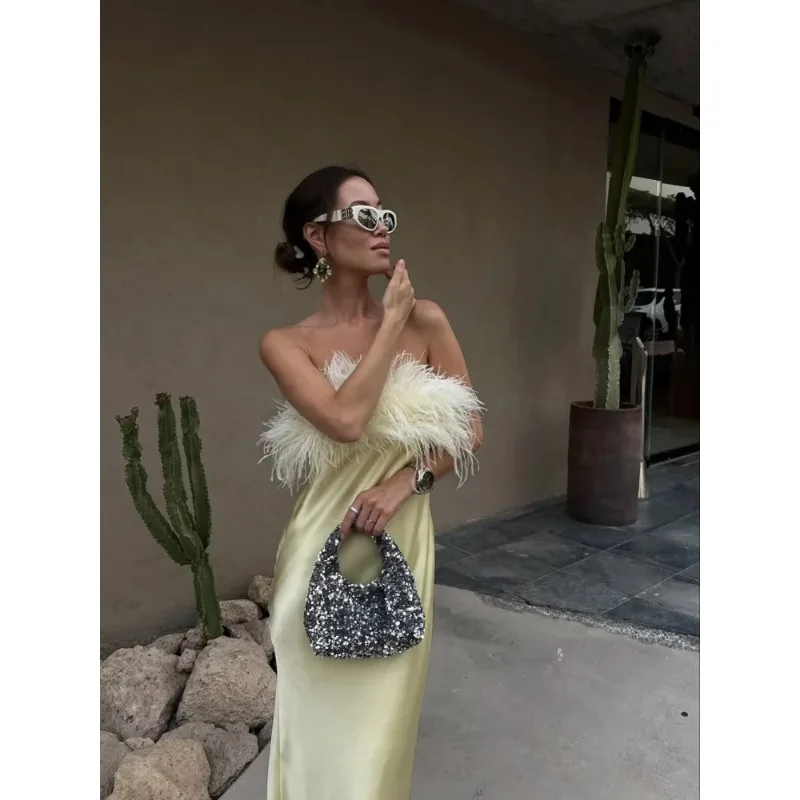 Новинка 2026: Модное женское атласное платье без бретелек с перьями, без рукавов, с открытой спиной, с завышенной талией, для банкетов
Новинка 2026: Модное женское атласное платье без бретелек с перьями, без рукавов, с открытой спиной, с завышенной талией, для банкетов