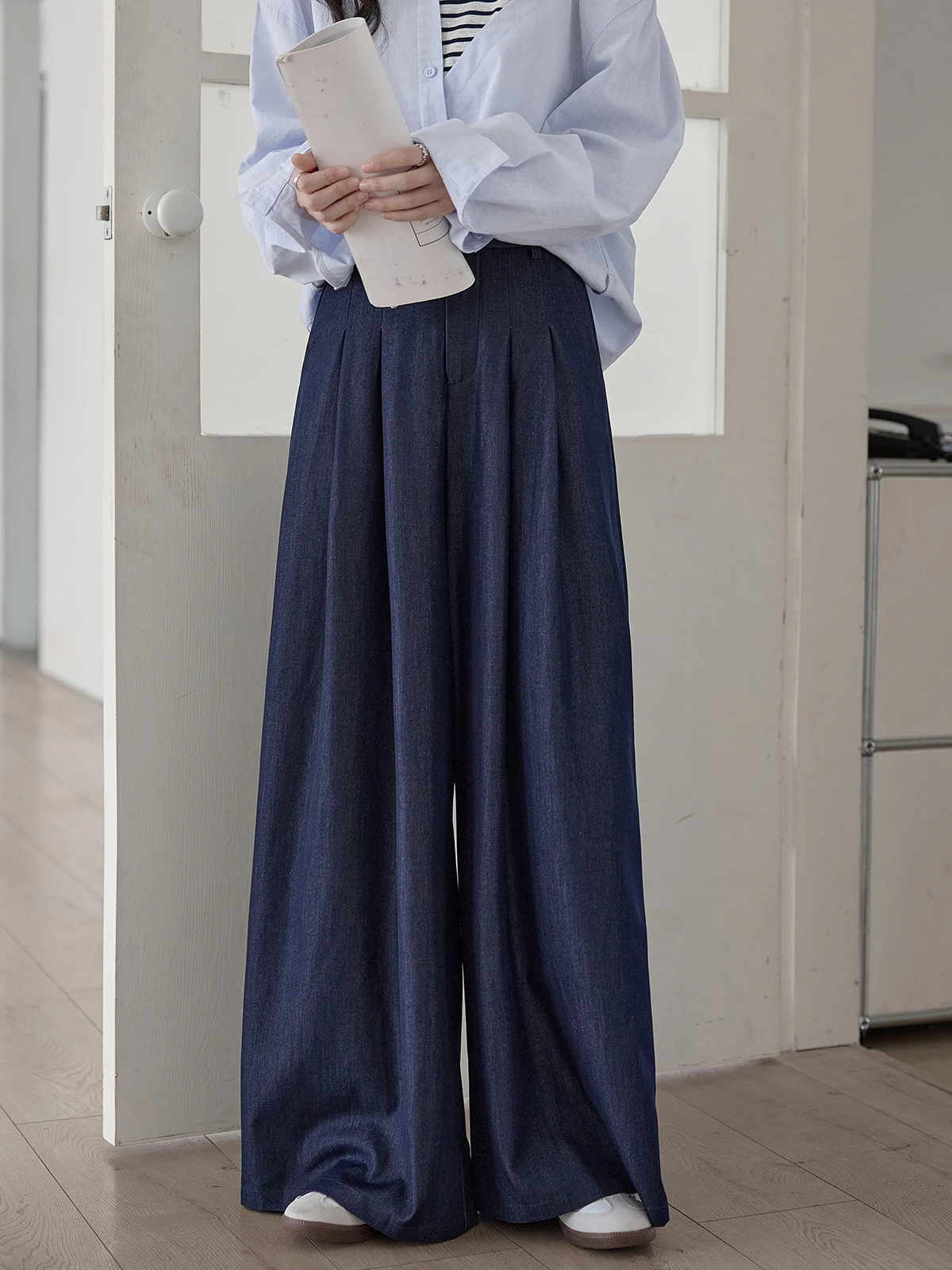 HuiXi Deep Blue Casual Wide Leg Pants Women's High Waist Straight Cut Drapey Feel Premium Look Trousers 2026 New Style
HuiXi Deep Blue Casual Wide Leg Pants Women's High Waist Straight Cut Drapey Feel Premium Look Trousers 2026 New Style