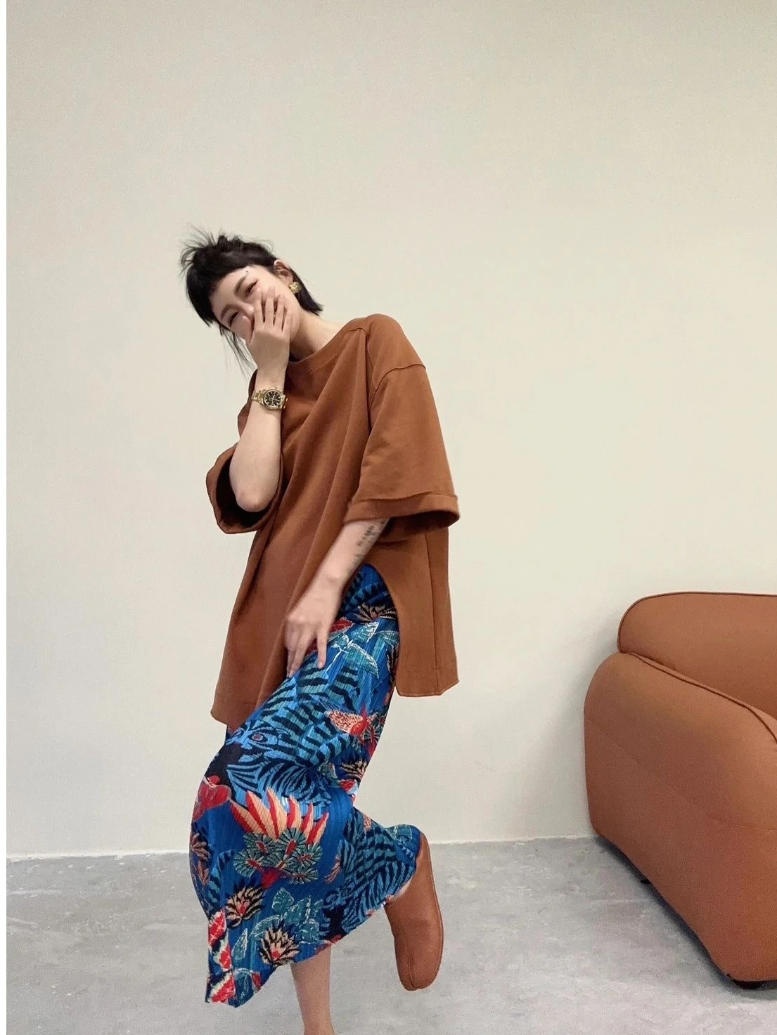 Three-Fold Pleated Midi Skirt Women's Summer High Waist Retro Print Slimming Wrap Skirt Loose Graffiti Skirt Commute Style
Three-Fold Pleated Midi Skirt Women's Summer High Waist Retro Print Slimming Wrap Skirt Loose Graffiti Skirt Commute Style