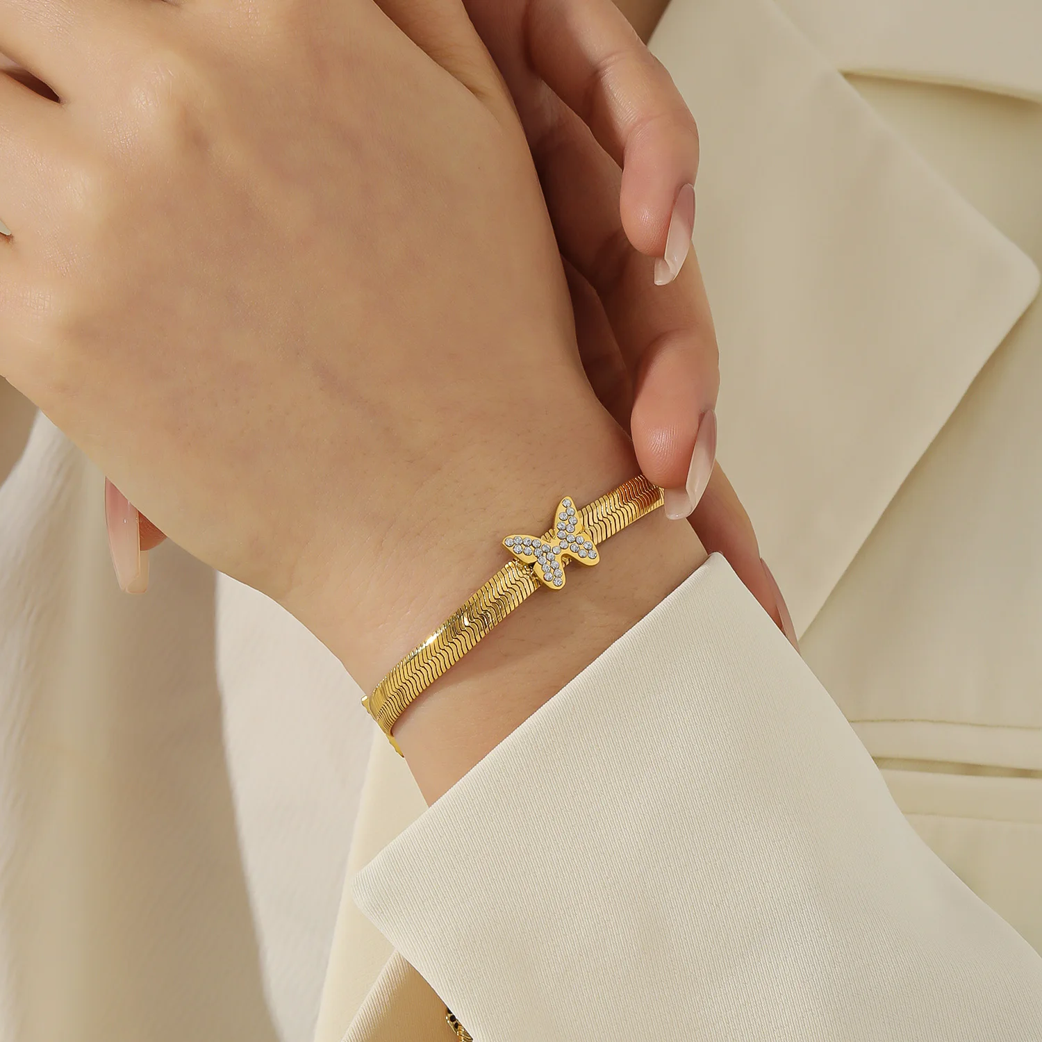 Stainless Steel Snake Chain Bracelet 18K Gold Plated Butterfly Bracelet Suitable For Women Simple Pendant Fashion Jewelry Gift
Stainless Steel Snake Chain Bracelet 18K Gold Plated Butterfly Bracelet Suitable For Women Simple Pendant Fashion Jewelry Gift