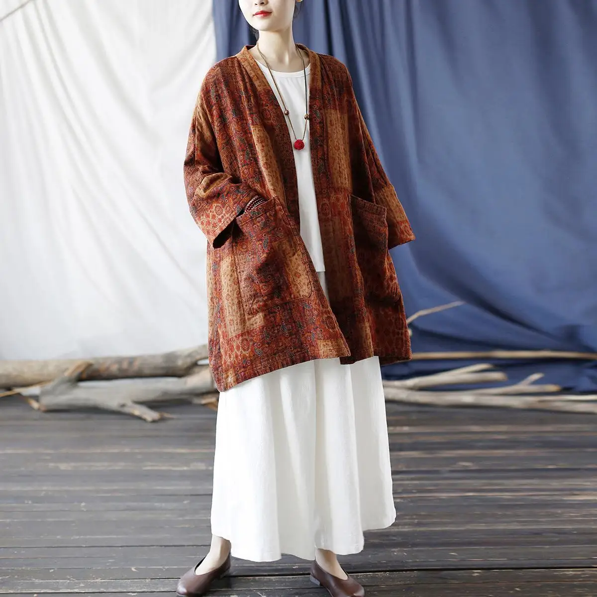 Women's Mid-Length Printed awl with Nine Quarter Sves Thiened Cotton Batwing Sve Windbreaker for Autumn Season
Women's Mid-Length Printed awl with Nine Quarter Sves Thiened Cotton Batwing Sve Windbreaker for Autumn Season
