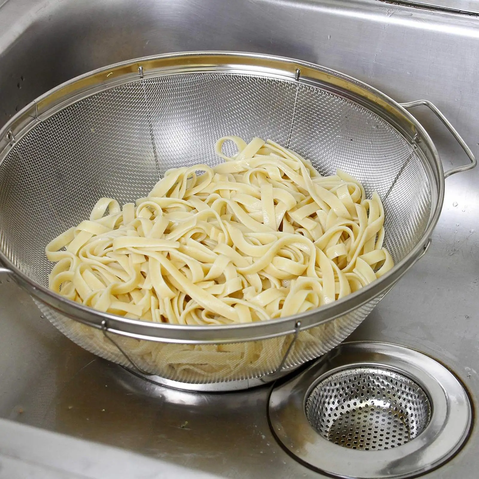 Metal Strainers for Kitchen 3 Pieces Pasta Strainer Baskets with Handle Stainless Steel Colander Sieves for Rice Spaghetti Fruit
Metal Strainers for Kitchen 3 Pieces Pasta Strainer Baskets with Handle Stainless Steel Colander Sieves for Rice Spaghetti Fruit