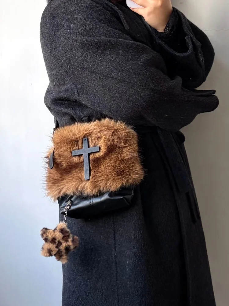 Women's Messenger Bag Small Fluffy Pendant Casual Bag Original Plush Cross Goth Mobile Phone Bag
Women's Messenger Bag Small Fluffy Pendant Casual Bag Original Plush Cross Goth Mobile Phone Bag