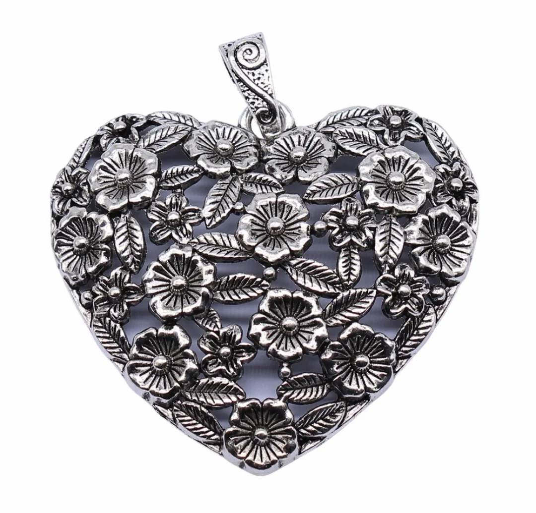 3pcs 67x58mm Zinc alloy metal tibetan silver plated charm T1028 for jewelry making
3pcs 67x58mm Zinc alloy metal tibetan silver plated charm T1028 for jewelry making