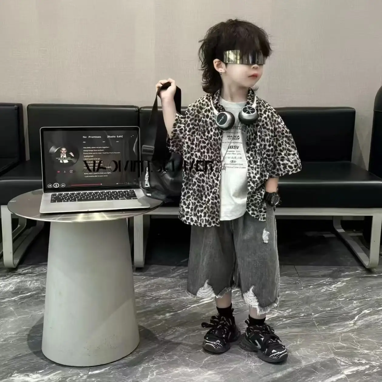 Summer Boys Letter 3Pcs Gentleman Leopard print Shirt+Shirt+Jean Shorts Suit Children Outfit Fashion Casual Sets Handsome Clothi
Summer Boys Letter 3Pcs Gentleman Leopard print Shirt+Shirt+Jean Shorts Suit Children Outfit Fashion Casual Sets Handsome Clothi